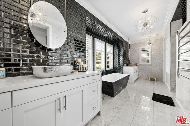 Building Photo - 105 Via Salamanca