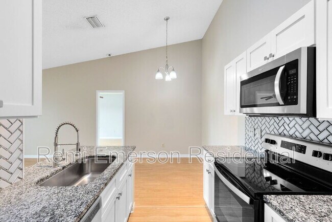 Building Photo - 2533 Grassy Point Dr