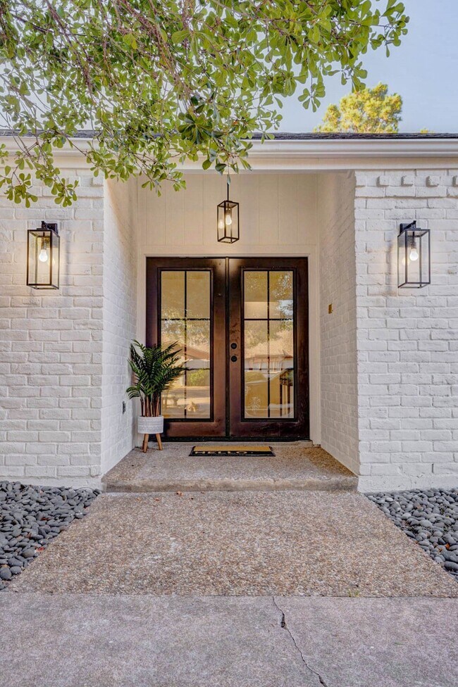 Primary Photo - 10303 Chevy Chase Dr