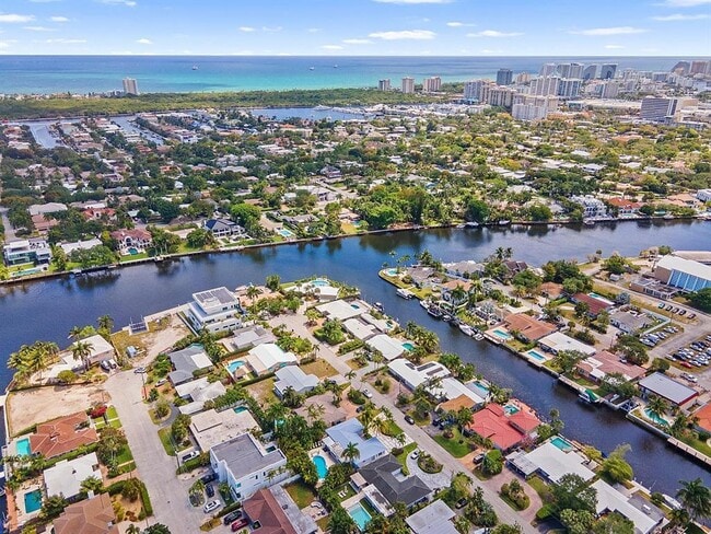 Building Photo - 2101 NE 15th St