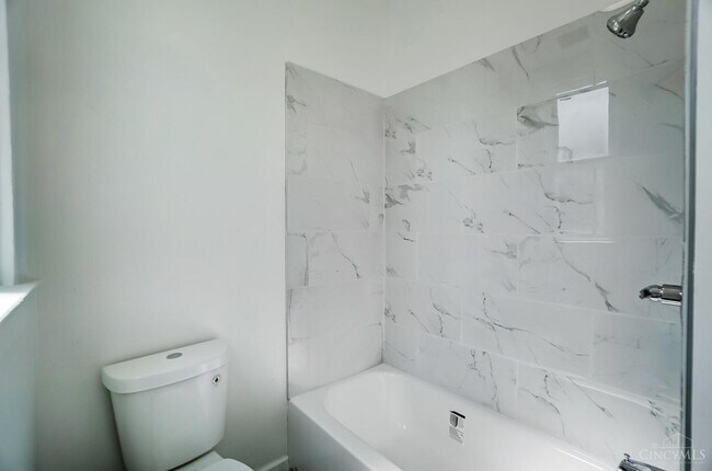 Building Photo - 2228 Reading Rd