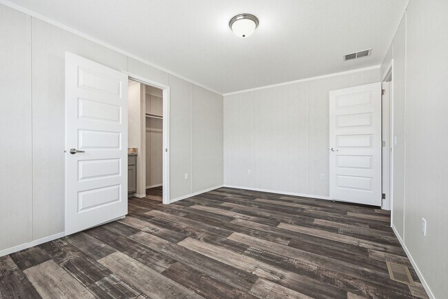 Building Photo - 443 Dogwood Ave
