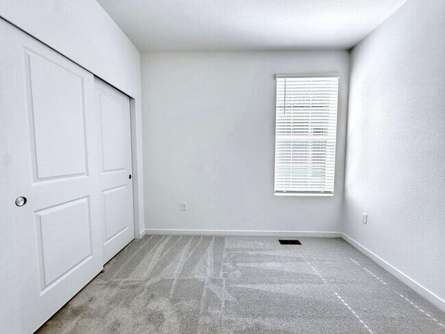 Building Photo - This property is located in a 55+ communit...