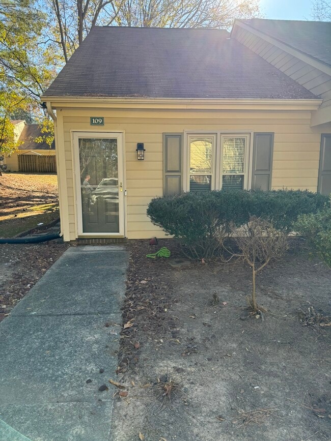 Building Photo - 109 Sparger Springs Ln