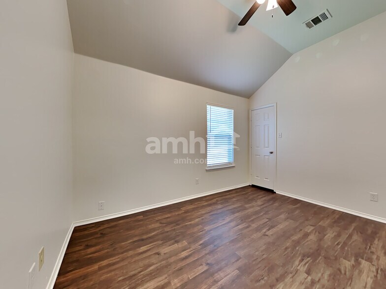 Building Photo - 4406 Shady Elm Dr