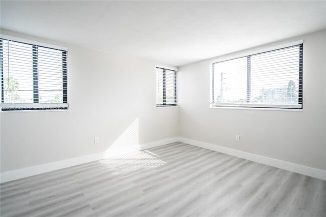 Building Photo - 6960 Rue Vendome