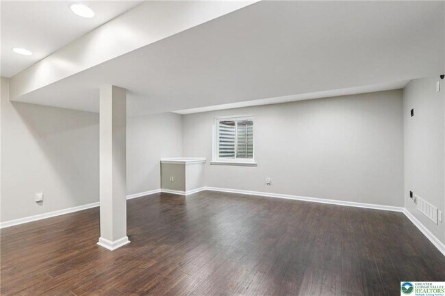 Building Photo - 270 Milkweed Dr