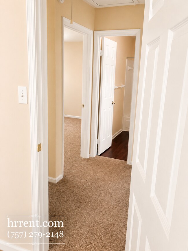 Building Photo - Amazing 3 Bedroom 2 Bathroom  Two-Story Single Family townhome located in the Nottingham-Westmore...