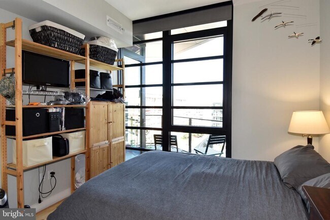 Building Photo - 1300 4th St SE