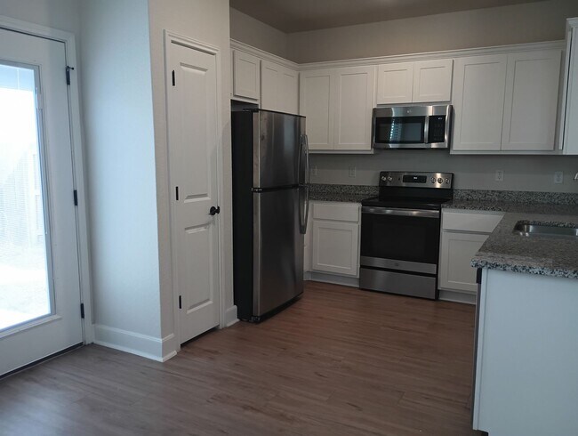 Building Photo - 7518 Astro Fld