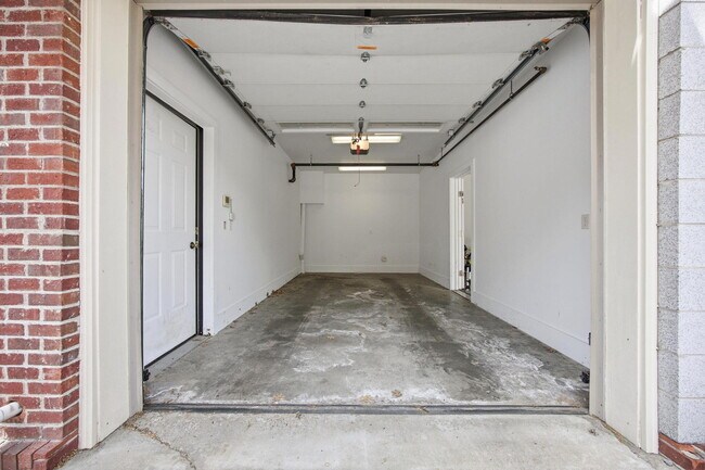 Building Photo - 261 S Limestone