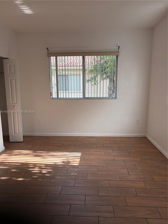 Building Photo - 8831 S Isles Cir