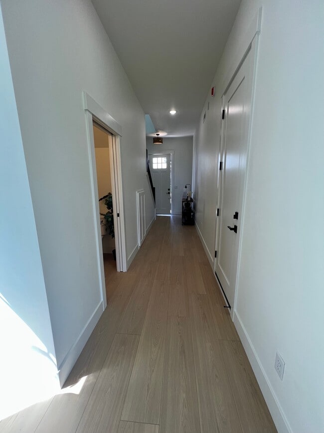 Building Photo - 107 Golf Vw Dr