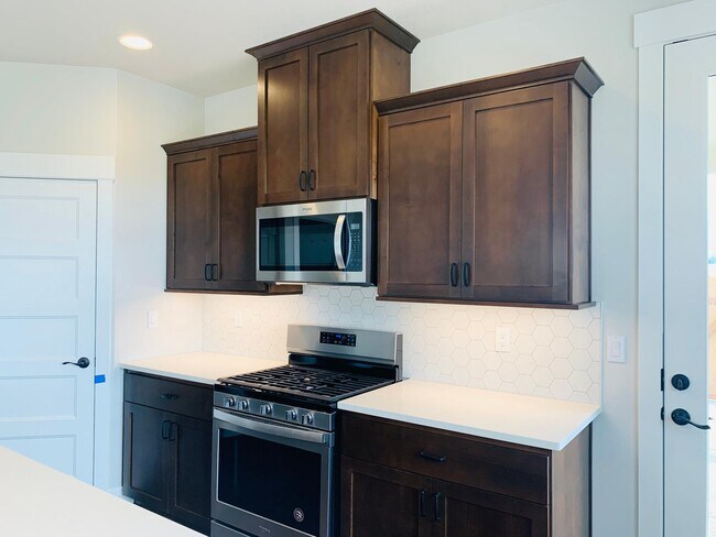 Building Photo - 7149 SE Bristletail Ln