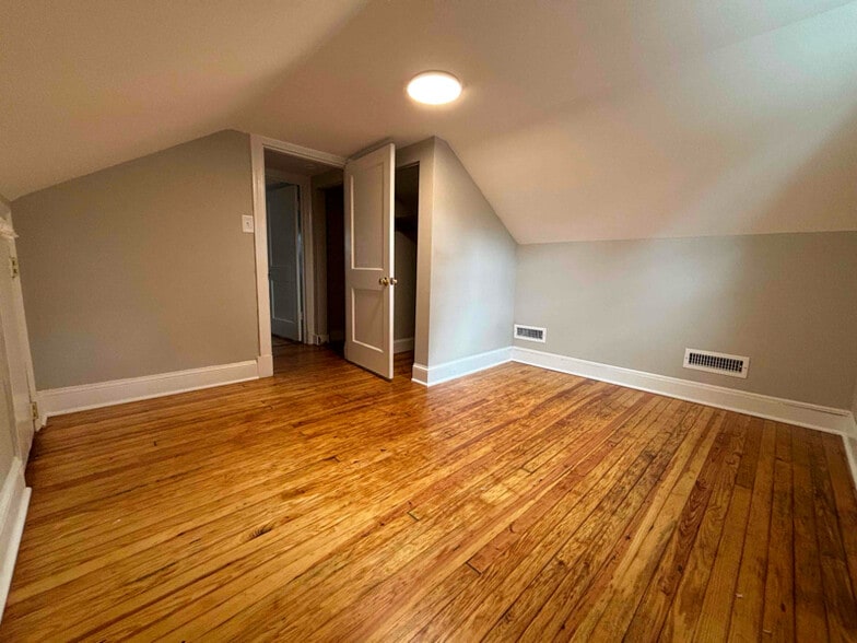 Building Photo - 790 Rappohack Dr