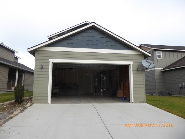 Building Photo - 3 Bed, 2.5 Bath in Post Falls, ID! Move-in...