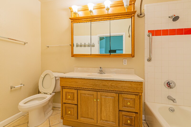 Building Photo - 150 Caldecott Ln