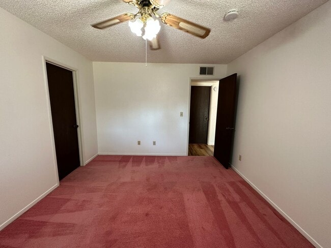 Building Photo - 1135 Amberwood Ln