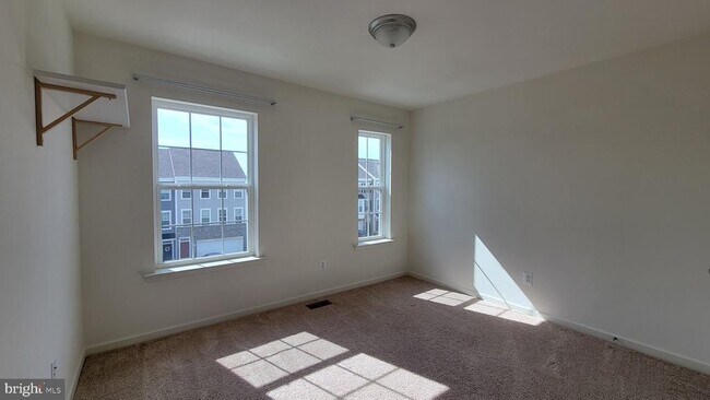 Building Photo - 39 Stafford Pl