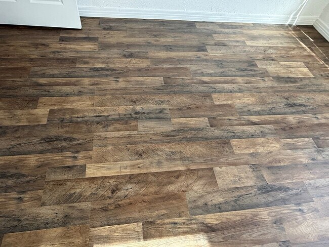 Building Photo - 3137 N Tom Green Ave