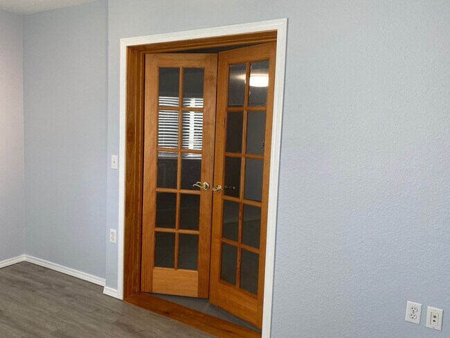 Building Photo - 4bd/1.75ba Carnation House