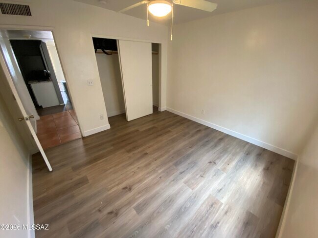 Building Photo - 1416 E Lee St