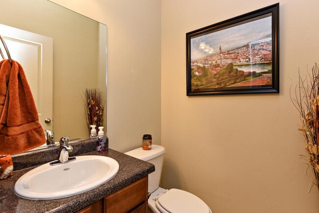 Building Photo - 3 Bedroom Townhome!! Casitas at Hidden Valley.