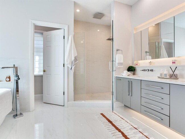 Building Photo - 6302 Vista Verde Dr W