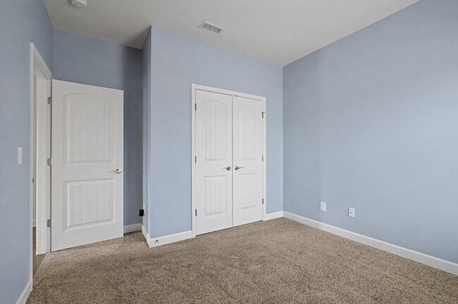 Building Photo - 140 Tulip Grove Point