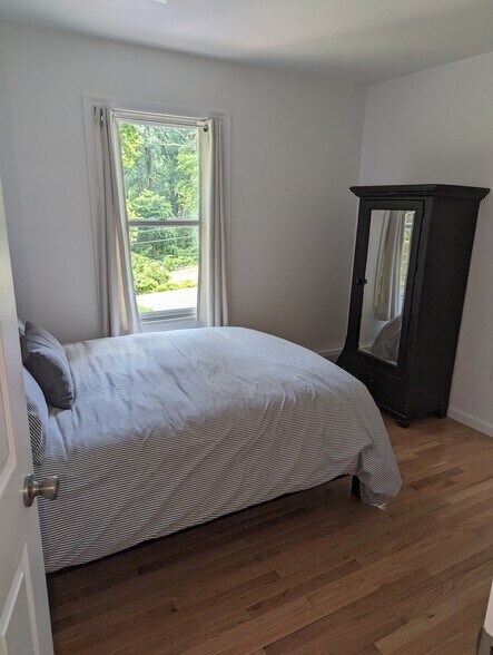bedroom 2 10x10 - 544 Drakestown Rd