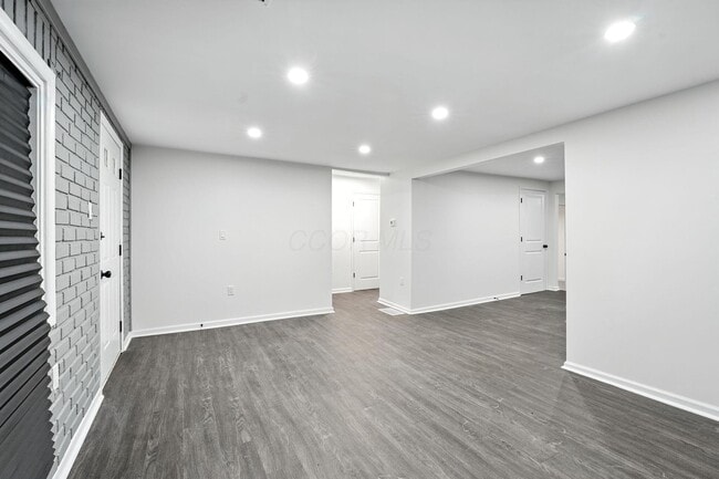 Building Photo - 354 Fernhill Ave