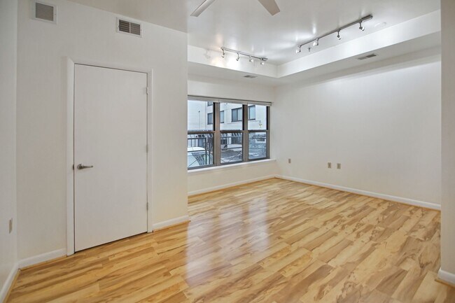 Building Photo - Logan Circle! //Professionally Managed & Recently Renovated // Studio  // Open Floor-Plan in a Mo...