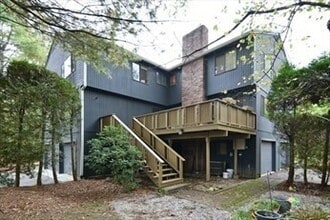 Building Photo - 5 Treetop Park