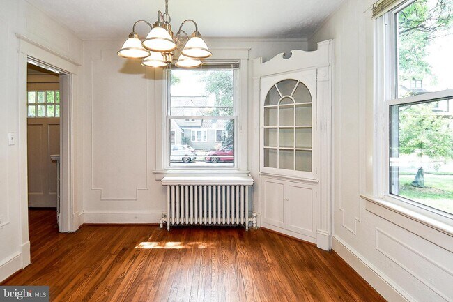 Building Photo - 633 24th St S