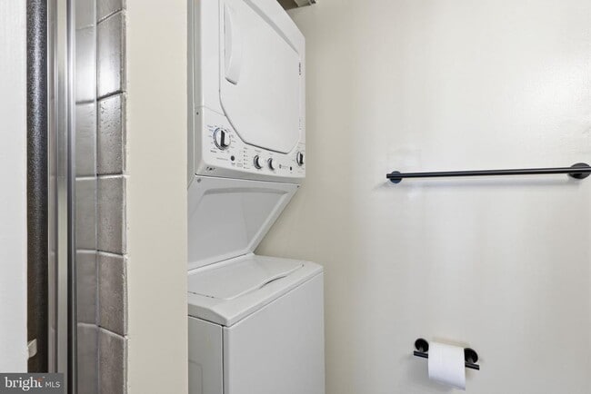 Building Photo - 2014 Barry Ct