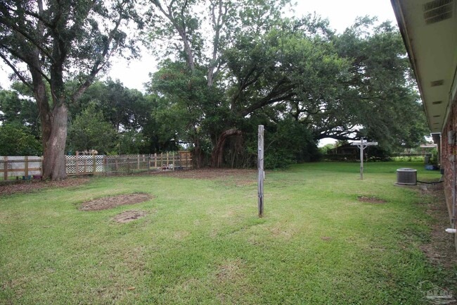 Building Photo - 404 Ladybird Ln