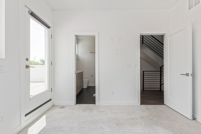 Building Photo - Beautiful Sloans lake Two Bed / Two and a ...