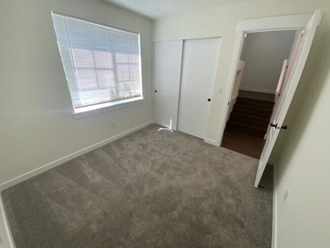 Building Photo - * Gated Community * Newly Remodel 3 bed- 2...