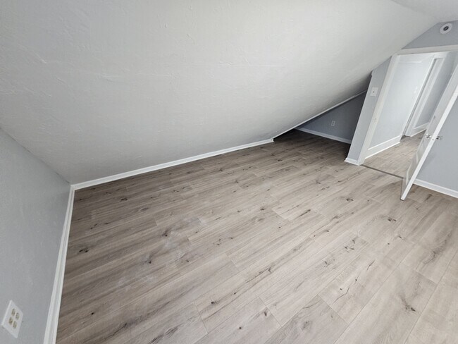 Building Photo - 1852 E 32nd St