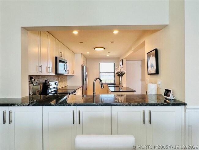 Building Photo - 10044 S Ocean Dr