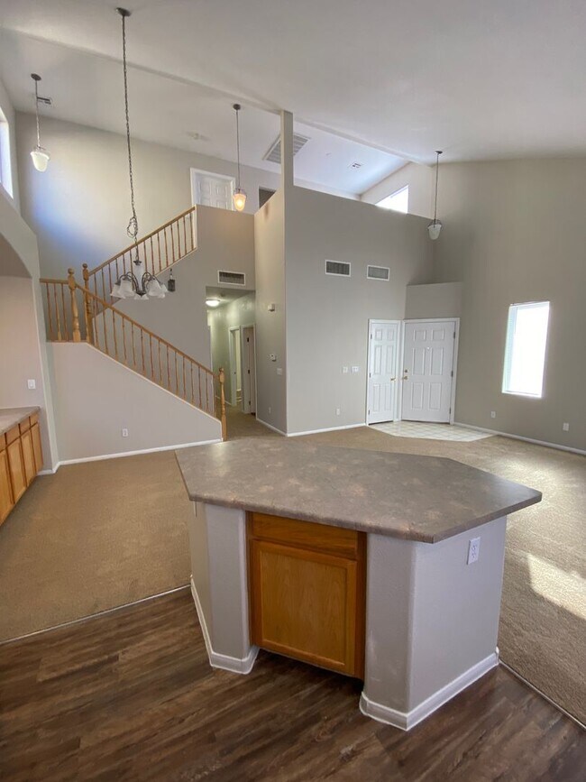 Building Photo - AMERICANA Property Mgmt - Freshly remodele...