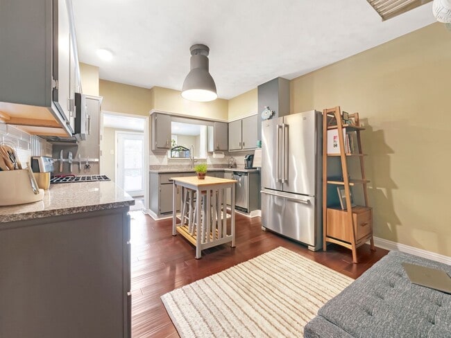 Building Photo - Luxury Updated Home - Lawrenceville