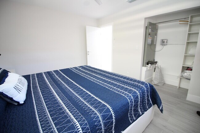 Building Photo - 2548 SE 14th St