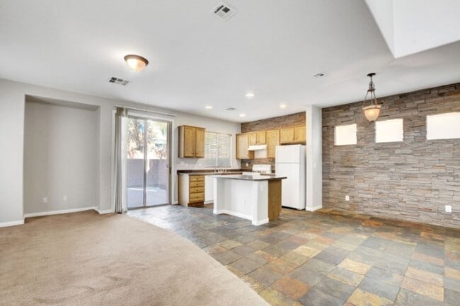 Building Photo - Awesome 3 Bedroom, 2 Story Home in North L...
