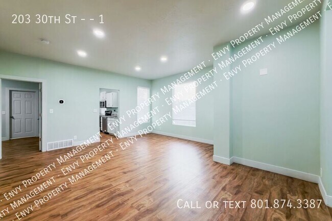 Building Photo - 203 30th St