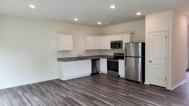 Building Photo - 2600 Westell Wy