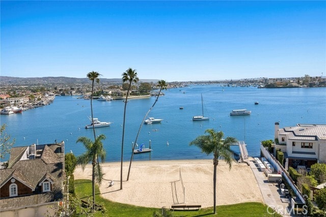 Building Photo - 2572 Bayshore Dr