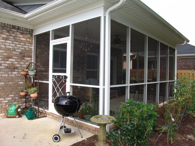 Building Photo - 1038 Barrett Dr
