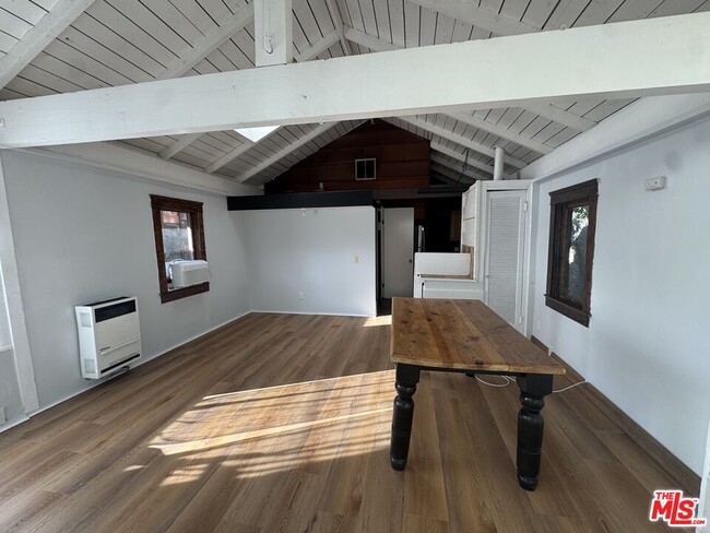 Building Photo - 825 N Beverly Glen Blvd