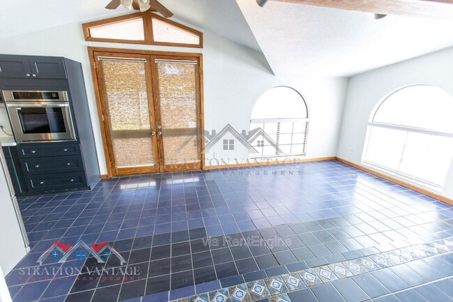 Building Photo - 8119 E Amelia Ave